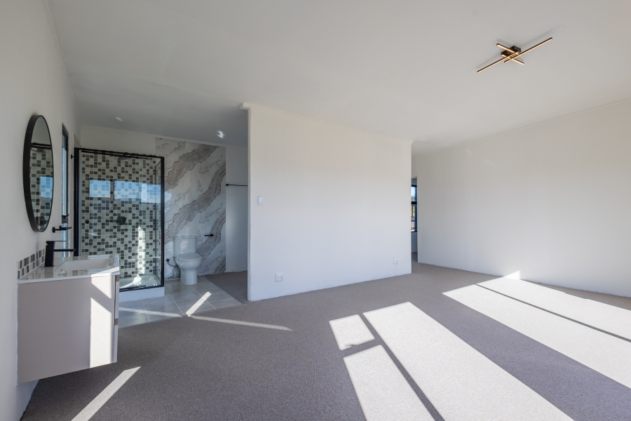 6 Bedroom Property for Sale in Harkerville A H Western Cape